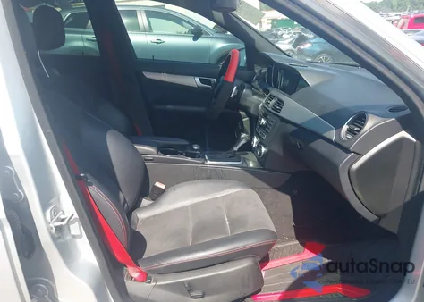 2014 Mercedes-Benz C 250 Luxury/Sport z USA, uszkodzony, nr VIN WDDGF4HB0EG248697